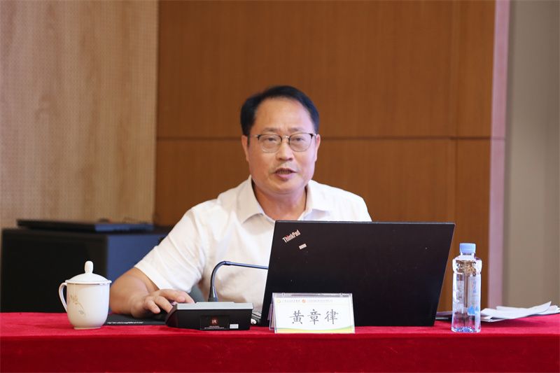 黨群工作部主任黃章律圍繞“國有企業(yè)基層黨建工作要求”開展培訓(xùn).jpg